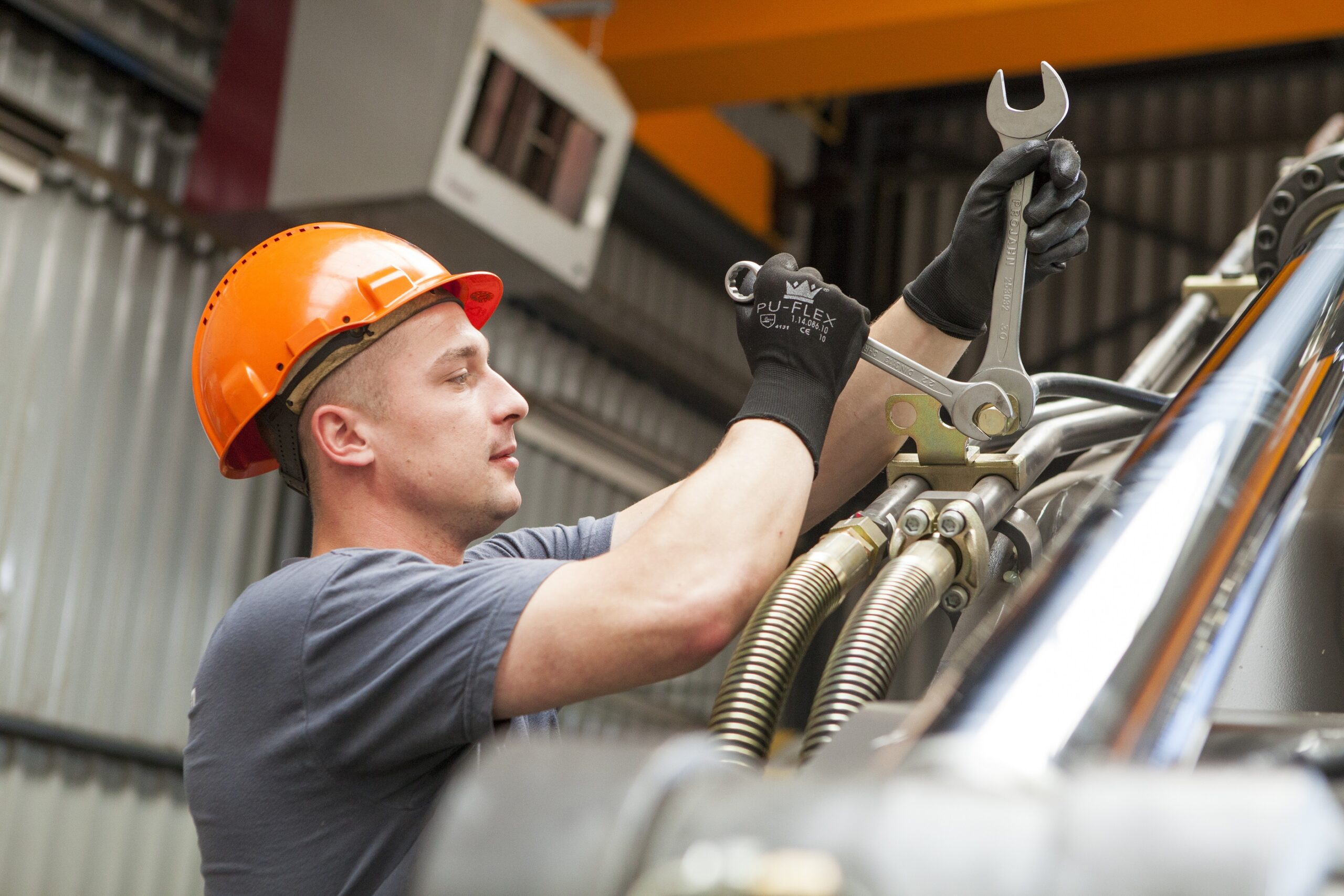 een monteur die werkzaam is bij vacatures in Alblasserdam.