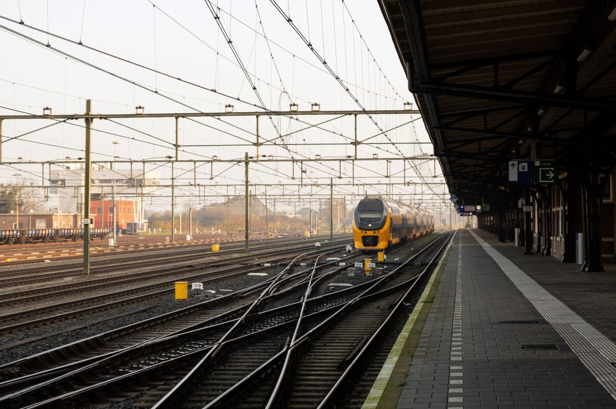 Het bekende treinstation in Roosendaal, zijaanzicht.