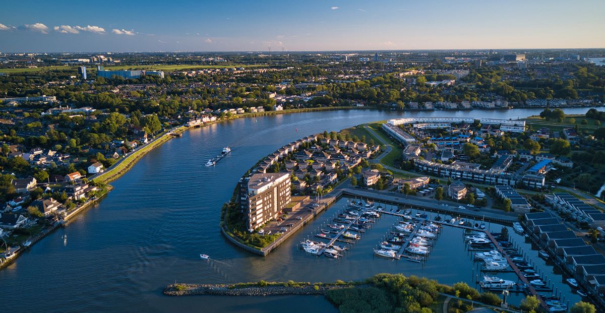 bovenaanzicht van Capelle aan den IJssel, een dorp in de buurt van Rotterdam.