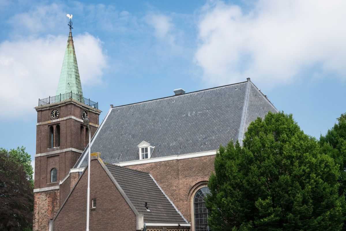 De kerk in het centrum van Sliedrecht.
