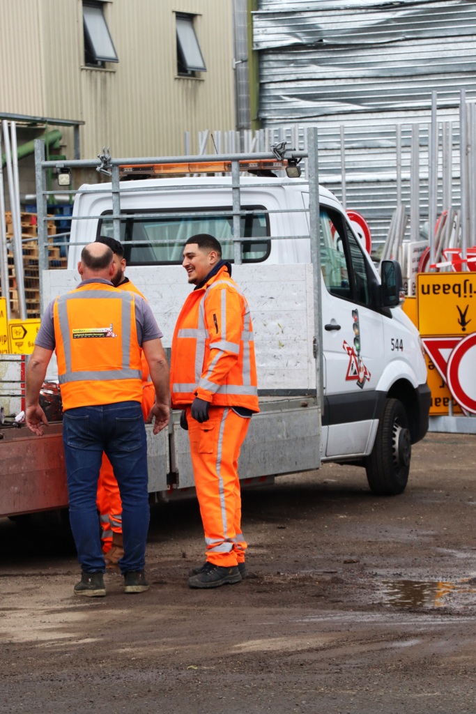2 werkplaats medewerkers