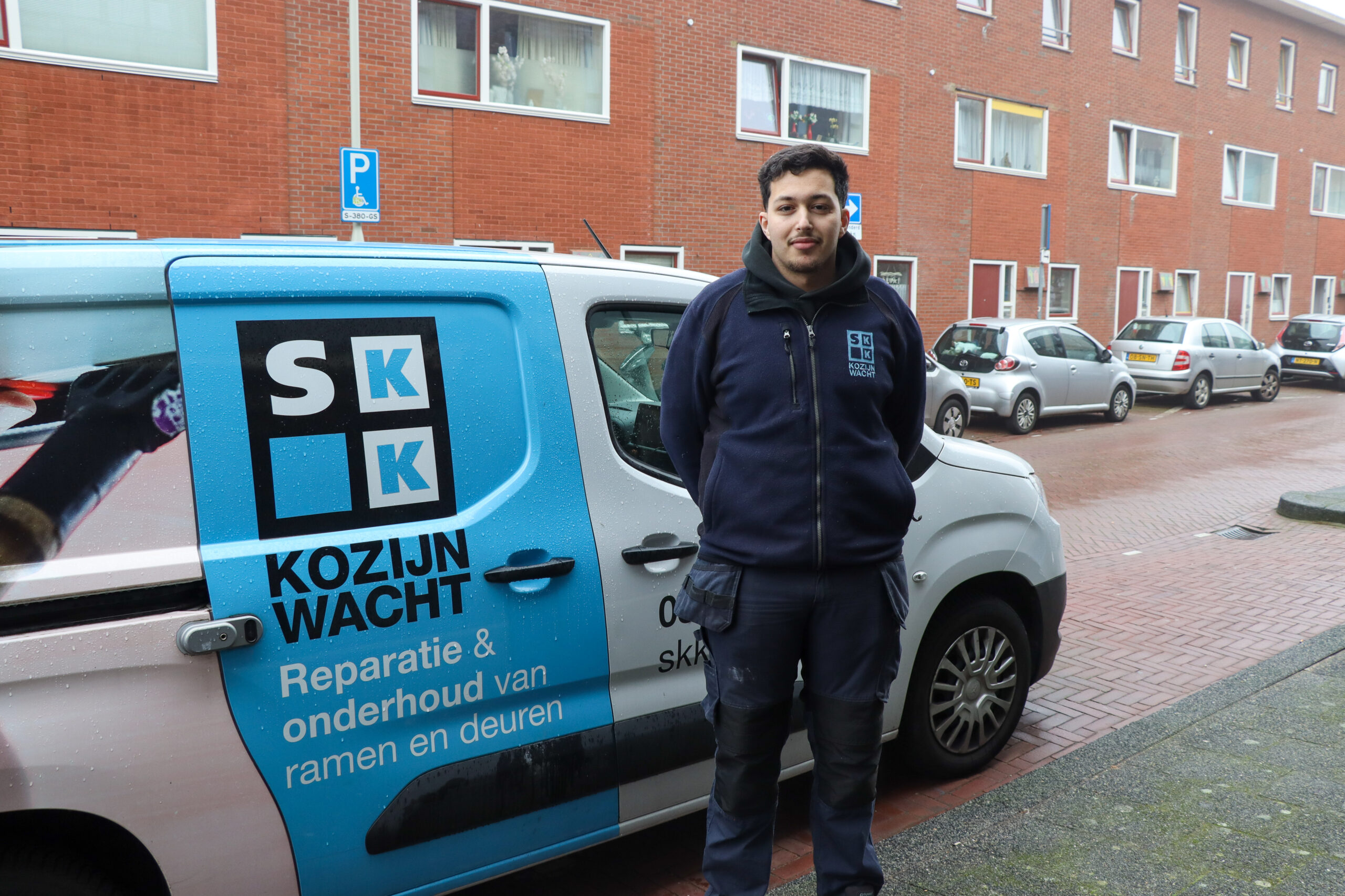 Van datamonteur naar kozijnmonteur: Jaouad heeft het goed naar zijn zin bij SKK Kozijnwacht